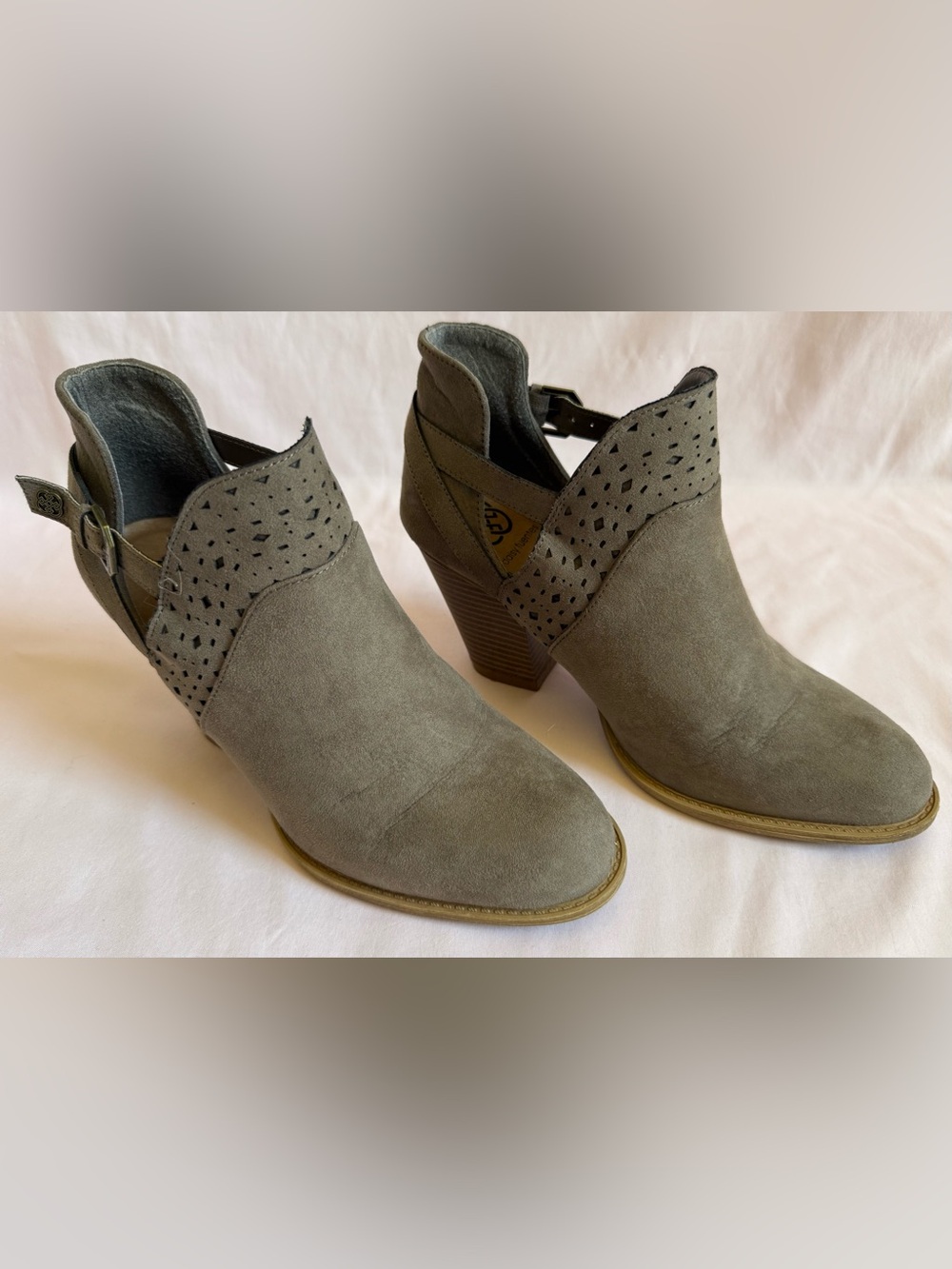 Daisy Fuentes Taupe Ankle Booties 3” Chunky Heel Size 8.5